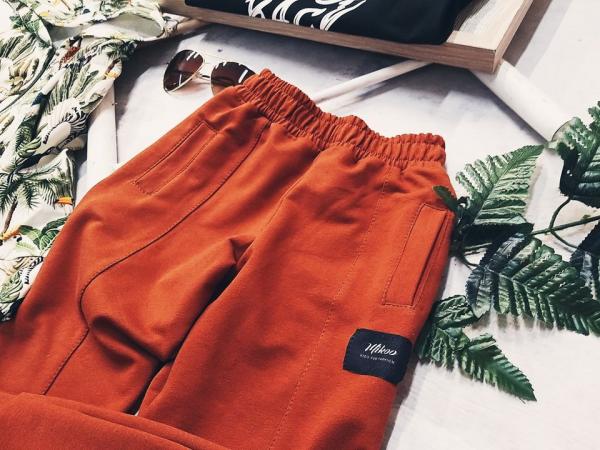 Oranžové nohavice